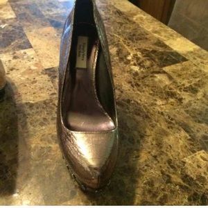 Simply Vera Wang Gray heels